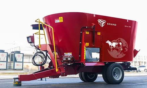 Gezogener Futtermischwagen
